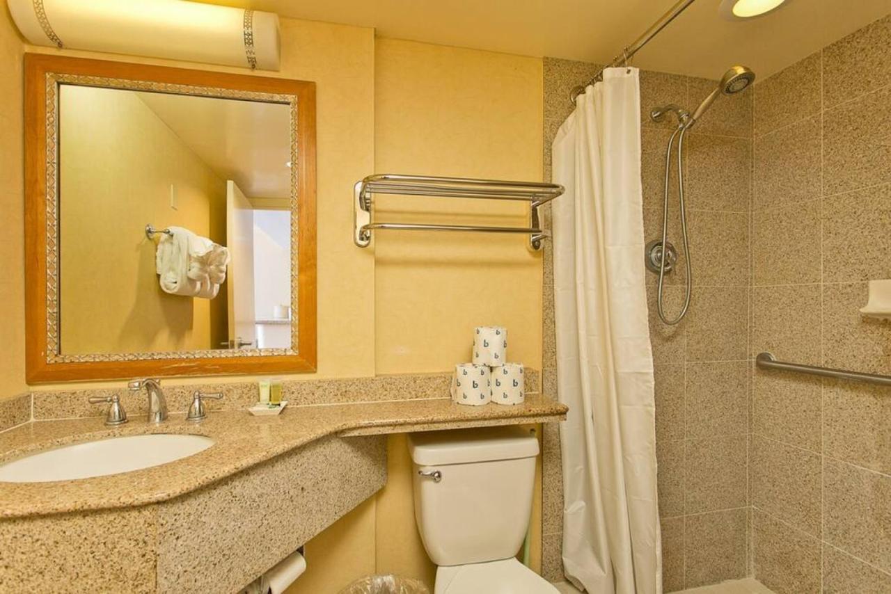 Ilikai Apt 308 - Spacious Studio With Stunning Ocean & Harbor Views Honolulu Eksteriør billede