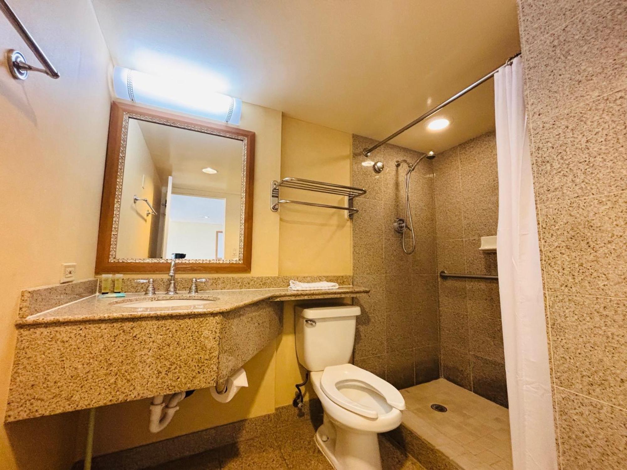 Ilikai Apt 308 - Spacious Studio With Stunning Ocean & Harbor Views Honolulu Eksteriør billede